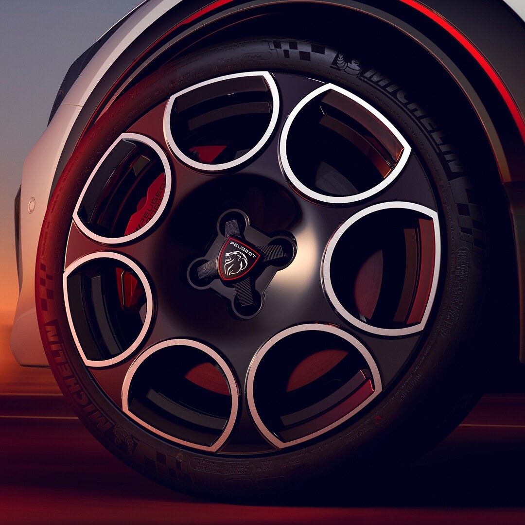 Jantes alliage perforées 18 pouces de la nouvelle PEUGEOT E‑208 GTi