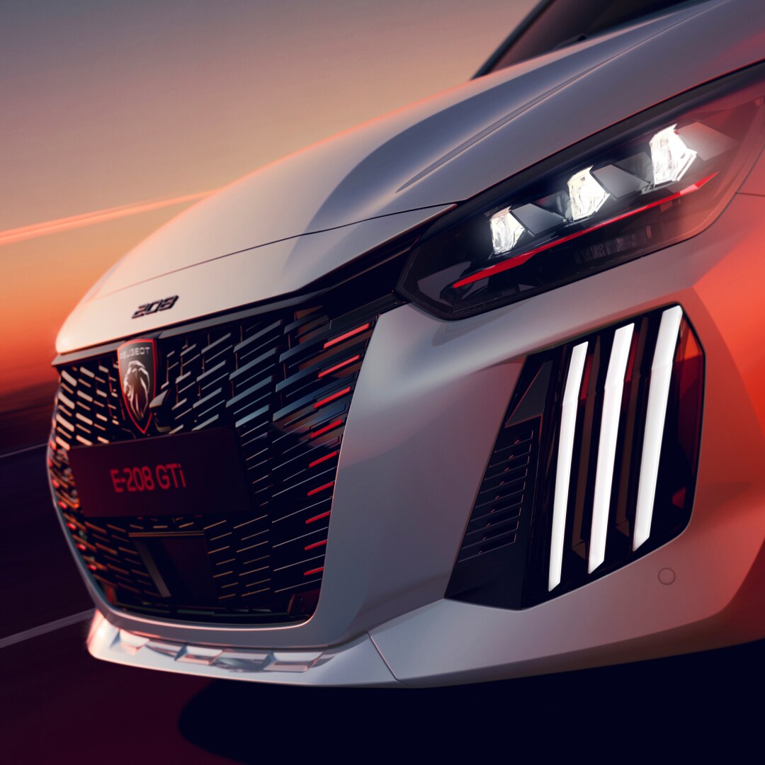 Détail de face de la nouvelle PEUGEOT E‑208 GTi
