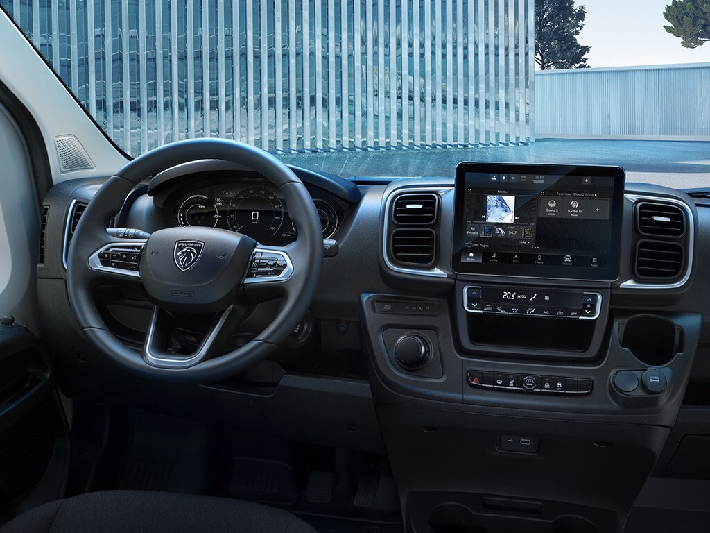New PEUGEOT E-BOXER driving station