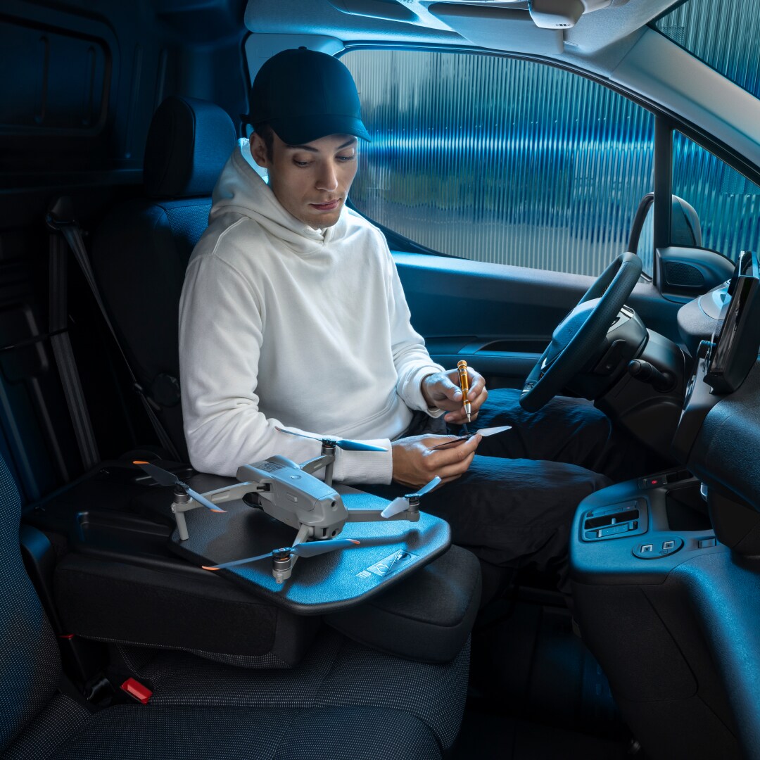 Man working inside a PEUGEOT E-Partner